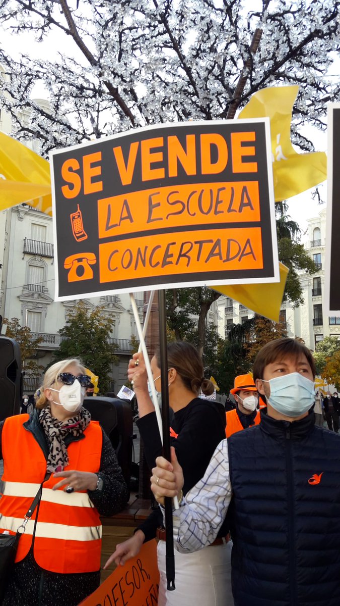 MasPlurales's tweet photo. Hemos repetido bien alto y claro NO a la #LOMLOE ¡¡Queremos un sistema educativo plural e igualitario con y para todos!! Gracias a todos los que nos habéis apoyado un día más mientras se debatía el dictamen de la ley de espaldas a nosotros 👏 #StopLeyCelaá #MasPlurales🧡 https://t.co/xe9LbZdVsc