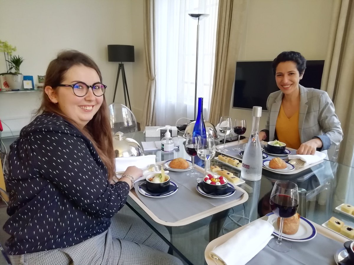 jeunes_apfhandi's tweet photo. Aujourd'hui c'est le DuoDay !!!! @sarahelhairy a joué le jeu du partage d expérience et de la rencontre avec une jeune très engagée d'@apfhandicap ! Le temps s'arrête pendant la pause déjeuner dans un agenda de ministre 😉 https://t.co/yd18cX2ghJ