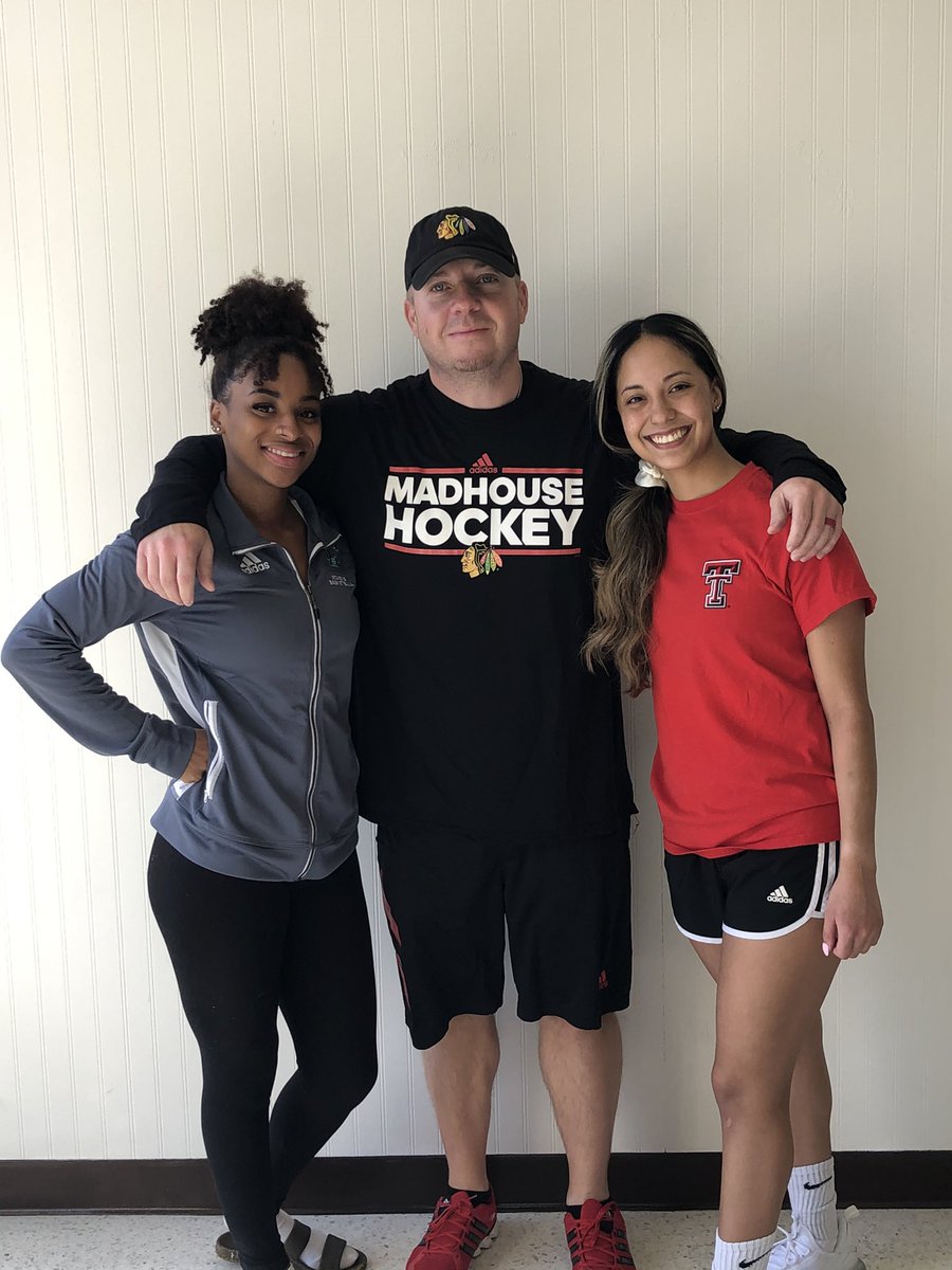 CoachMarkJames's tweet photo. Always good to see a former player! @alexis_escobal couldn’t have picked a better practice to show up to. 🤣 #Lexi2 https://t.co/GqbKCqIkkx