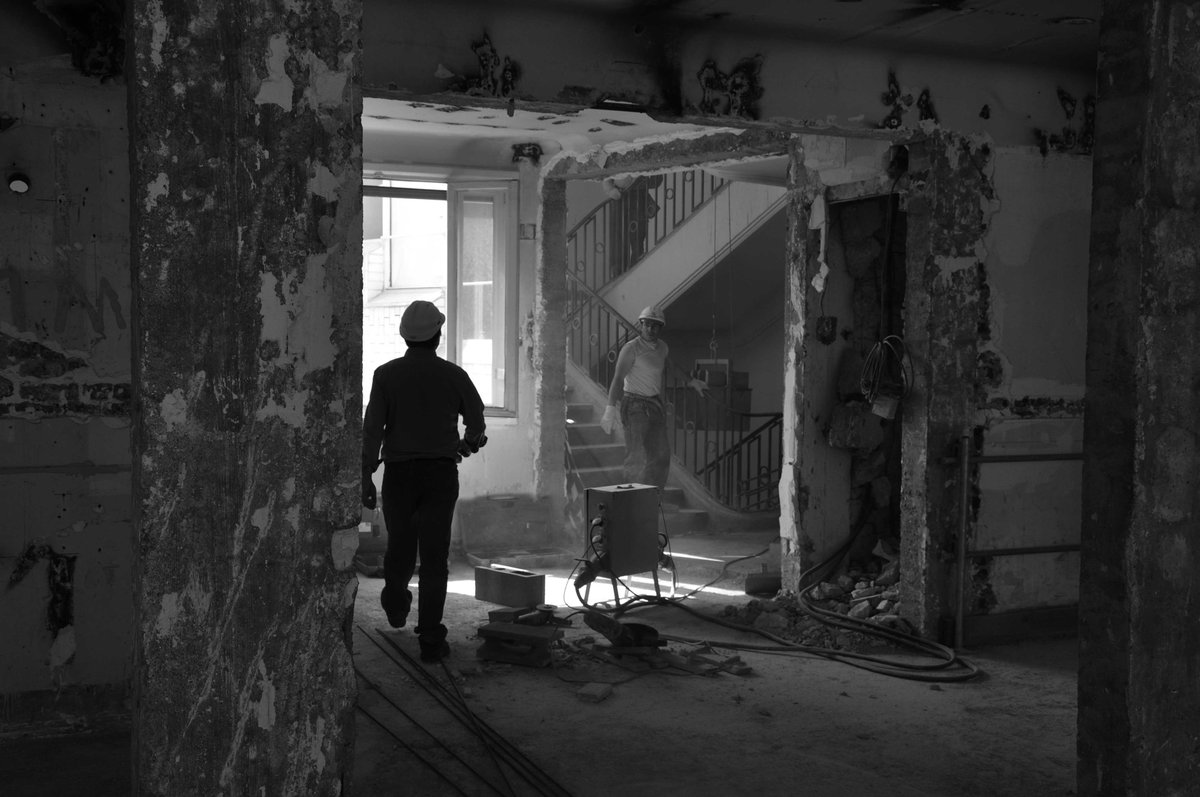 ToitAssociation's tweet photo. Un Toit s'engage à réhabiliter des immeubles en centres urbains de la communauté du Pays d'Aix. 

Rénover, réhabiliter, c'est lutter contre l'étalement urbain et économiser des ressources en matériaux. 

#rehabilitation #renovation #ecologie #aix2020 

https://t.co/XC2UXJPHgy https://t.co/QpOkGQRaWr
