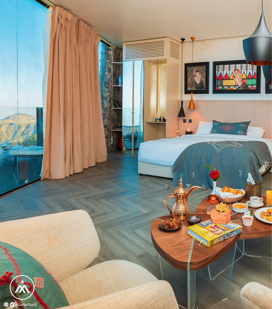 على قمم جبال السودة الشاهقة .. #قَمرا نموذج سياحي رائع جديد بـ #عسير يُقدم خدمات فندقية متكاملة .. 

#قَمرا علامة سعودية جديدة في عالم السياحة الريفية الفاخرة ⛰