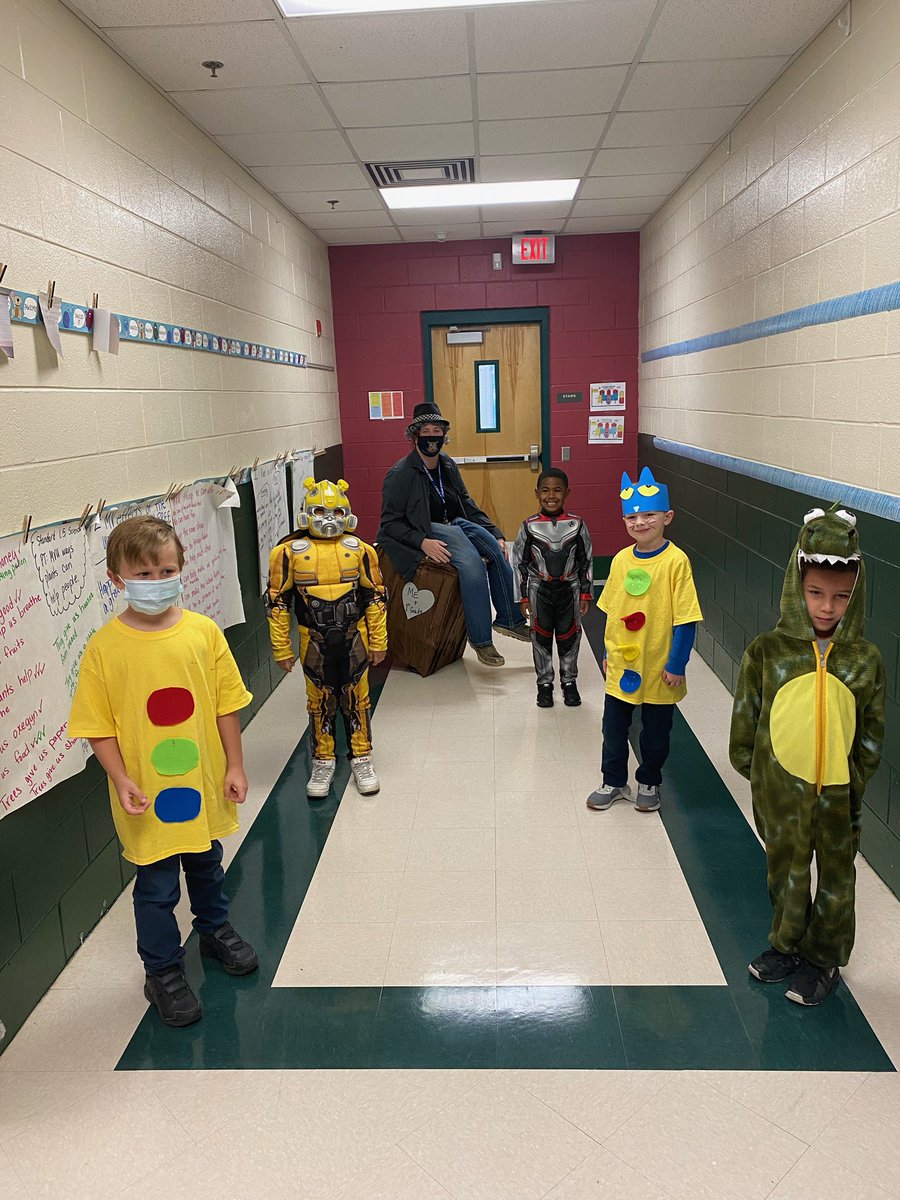 Mrs. Russell’s book characters are rocking this morning for our #Readfortherecord make up day!!! Can you guess what book I’m from?
<a href="/MobilePublicSch/">MobilePublicSchools</a> @PrincipalERD <a href="/DicksonTigers/">E.R. Dickson Tigers</a>