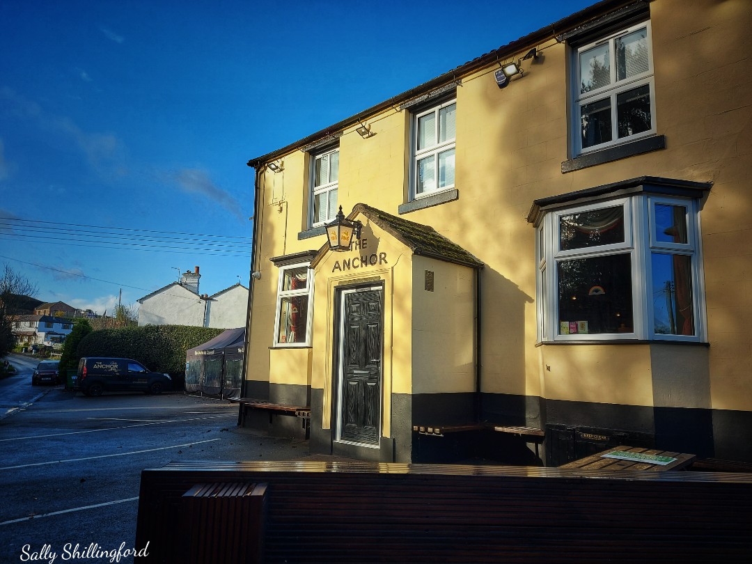 SallyAnnPhotos's tweet photo. Beautiful winters day over The Anchor ⚓ caunsall #pubs #pubsinlockdown
@pubrooms https://t.co/6FKq3nlS4f