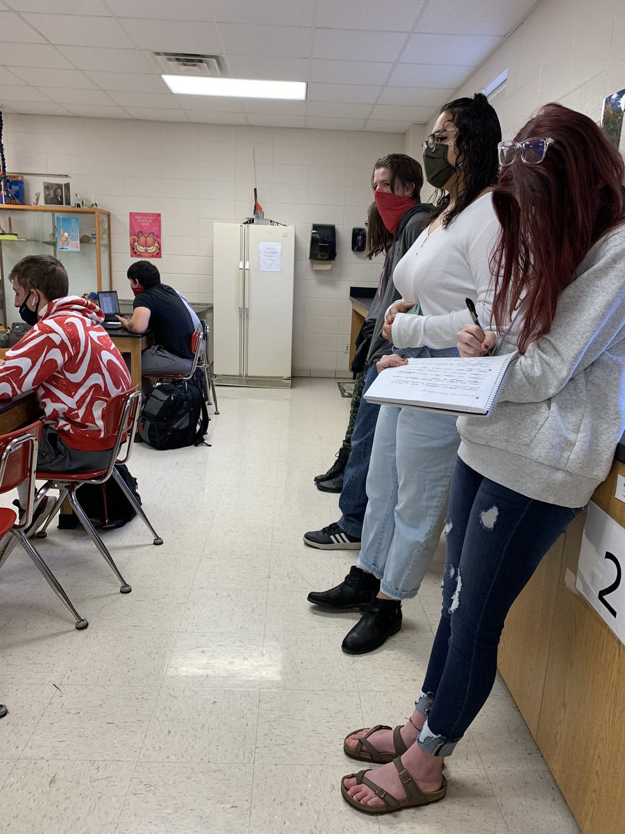 Phil_Dougherty7's tweet image. AP Psychology are observing a freshmen science class watching for examples of classic conditioning. Thank you for hosting Mrs. Wilson! @ReedsSpringHS #WorldClassWolves