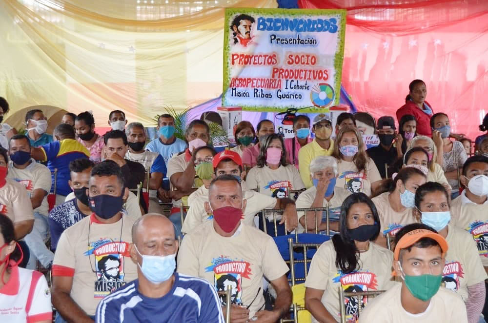 Gob_Guarico's tweet photo. #LoDijo || Desiré Cedeño, responsable estadal de la Misión Ribas, destacó este logro como colectivo, ya que cada graduando forma parte de ese pueblo en resistencia, entres sanciones y la pandemia mundial por el covid-19. 

#CLAPEnVanguardia
#ProducirEsVencer https://t.co/GeYtAjWSnE