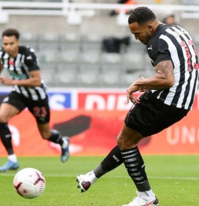 ApexAlgorithms's tweet image. Everton missed the chance to return to the top of the Premier League as Callum Wilson scored twice to give Newcastle a first win in three matches.

@NUFC