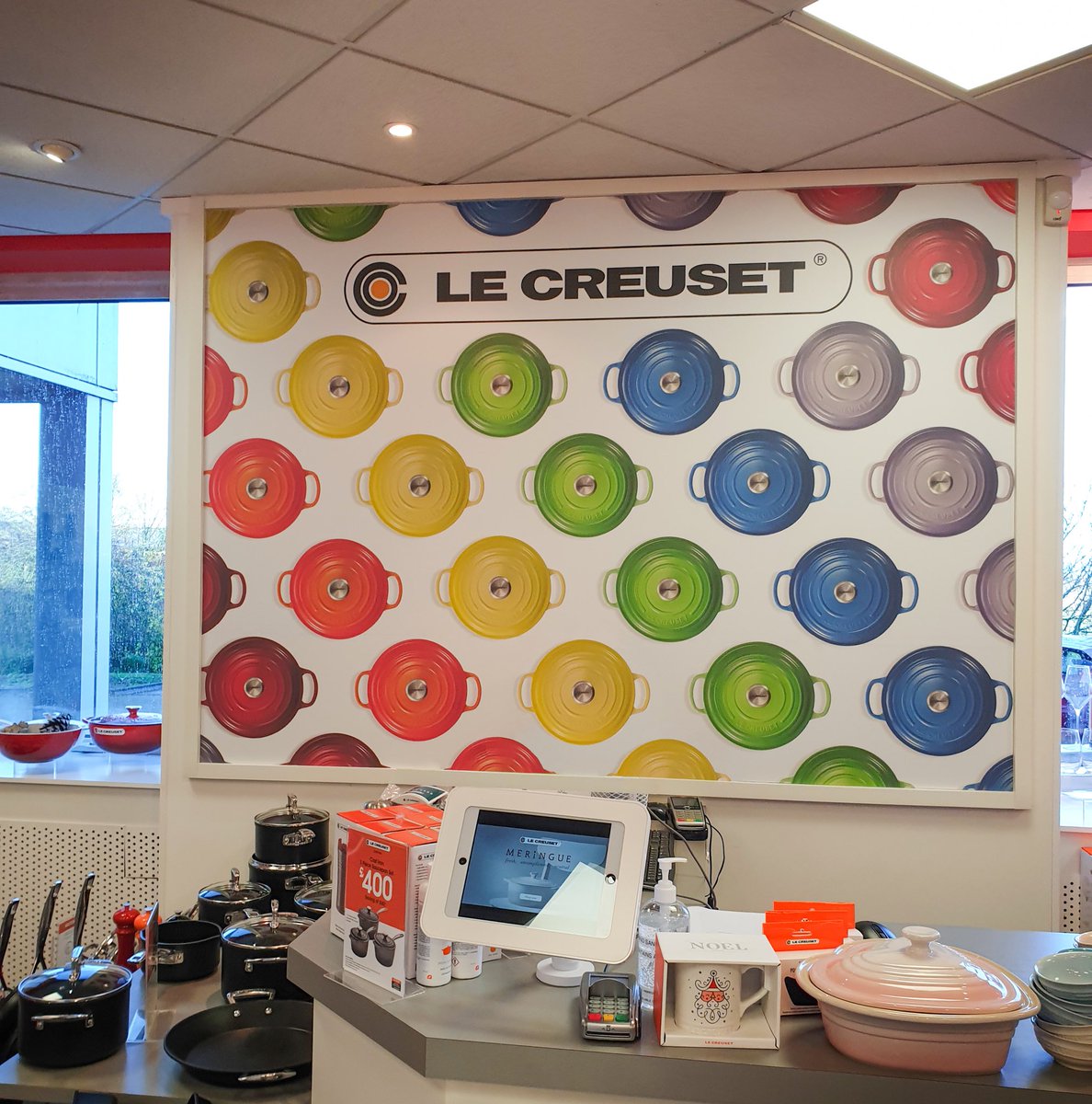 pjsigns's tweet photo. Minor refurbishment of Le Creuset, Andover.  Digitally printed graphics with a matt seal - applied to foam PVC and internally illuminated acrylic lozenge with graphics applied to face.  #lecreuset #refurbishment #digitalprinting #illuminatedsigns https://t.co/6kHQtgf4UW