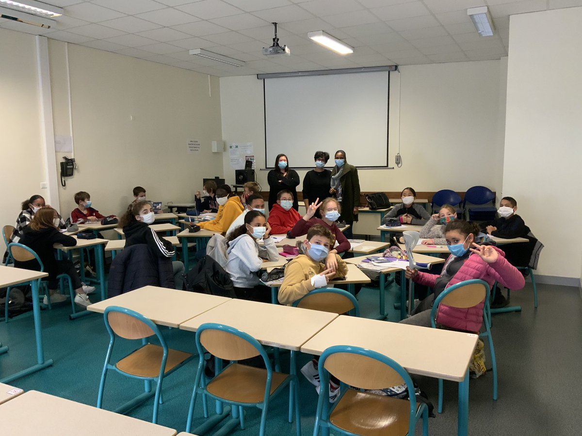 Préparation de la charte des éco-délégués en partenariats avec les étudiants de l’IUT du Havre Caucriauville dans le cadre d’un projet tutoré de DUT Carrières Sociales.
Félicitations aux élèves qui présenteront le fruit de leur travail en classe, projet suivi par Madame Polydore.