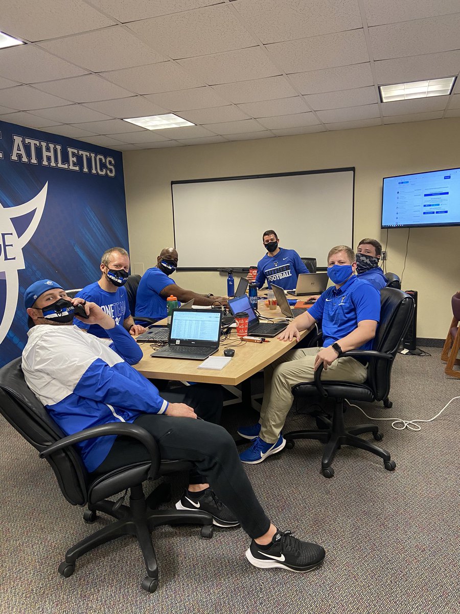 LutherFootball's tweet photo. Here we goooooo!#OneTeamGivingDay https://t.co/BZNoYqQPly