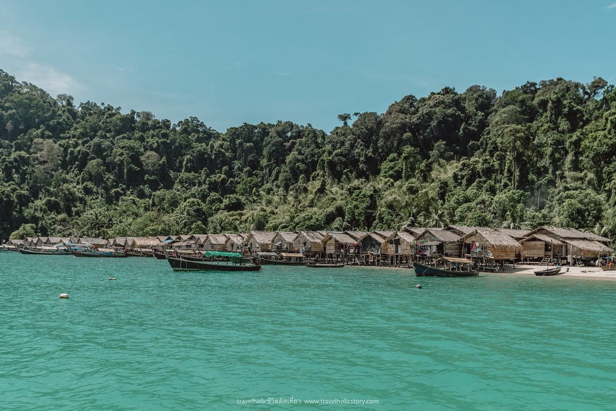 travelholic6's tweet photo. อุทยานแห่งชาติหมู่เกาะสุรินทร์ น้ำใสมาก เราซื้อวันเดย์ทริปจากเลิฟอันดามันบริการรับถึงโรงแรม น้ำใสสวยมากๆแถมได้เยี่ยมชมวิถีชีวิตชางมอร์แกนด้วยตอนนี้คนไม่เยอะเที่ยวสบายถ่ายรูปชิลๆ ต้องมานะ #รีวิวไทยแลนด์ #รีวิวภูเก็ต #เที่ยวไทย #ทะเล #ReviewThailand https://t.co/eiM4OaPfgU