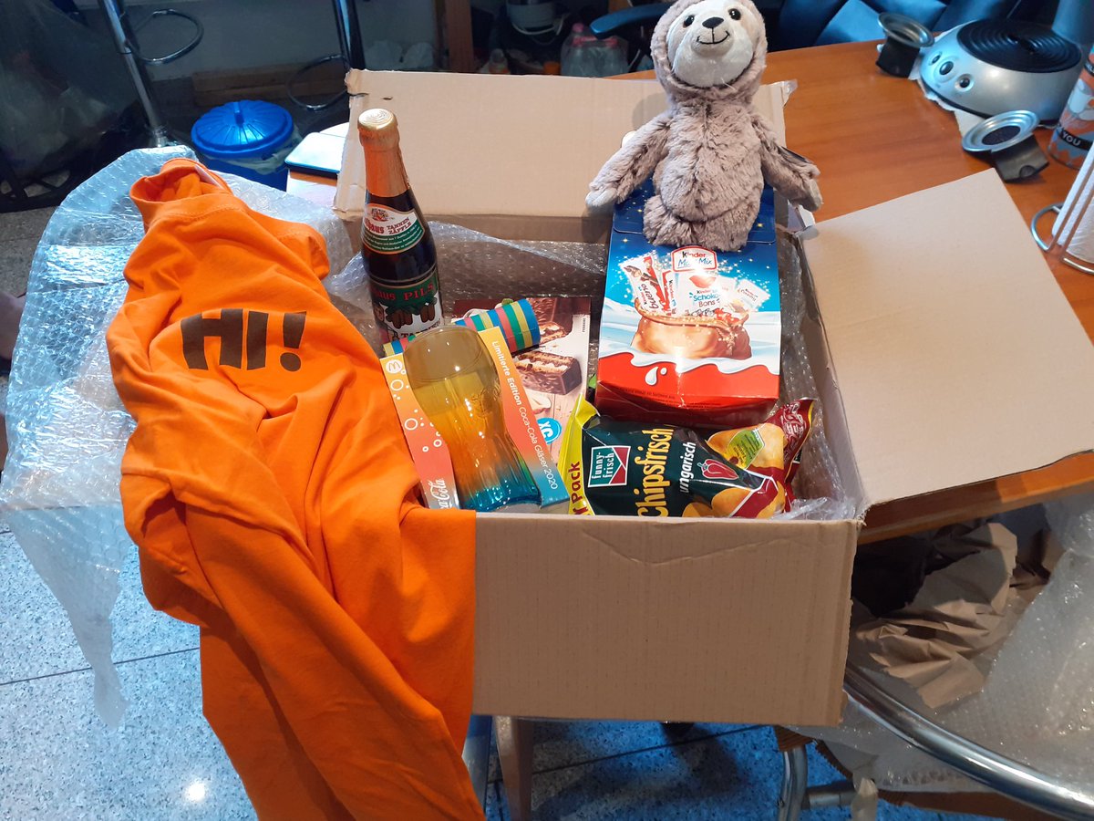 schnuppi96's tweet photo. Aber um das hier zu einem positiven Ende zu bringen: ich hab den aller, aller süßesten, tollsten Freund auf der Welt und hiermit mein erstes CarePaket bekommen ❤🥰 https://t.co/u0FjlQL08u