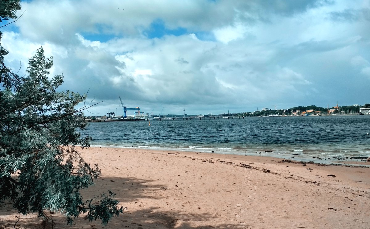 stadt_kiel's tweet photo. Unser Strand soll schöner werden: Im Rahmen eines Bundesförderprogramms hat #Kiel ein Konzept für #Hasselfelde eingebracht - und der Haushaltsausschuss des Deutschen Bundestages hat dafür nun 3,1 Millionen Euro bewilligt. Juhu🎉 Das ist geplant➡️ https://t.co/lcLbKoTXQ4 https://t.co/yn85p3NBt5