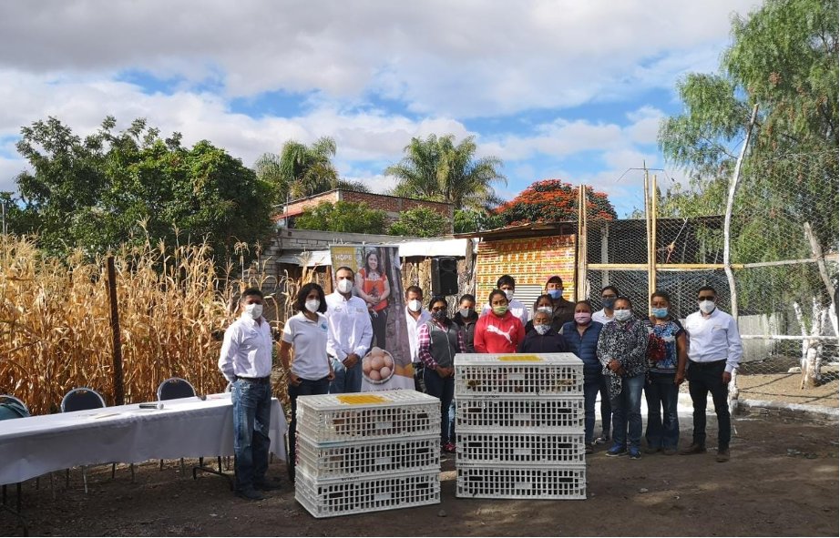 HeiferCEO's tweet photo. Earlier this week, the first loans issued through the Hatching Hope project in Mexico were delivered to 9 families that are producing cage-free and stress-free chicken eggs in the state of Oaxaca. #financialinclusion (1/2) https://t.co/EiZFgwESqI
