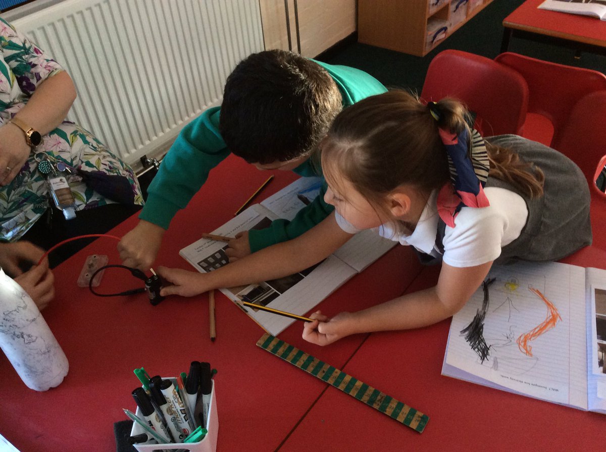 Springwood_Prm's tweet photo. We are drawing a circuit and writing our predictions #springmonmouth #springscience https://t.co/w7YHwL3FI2