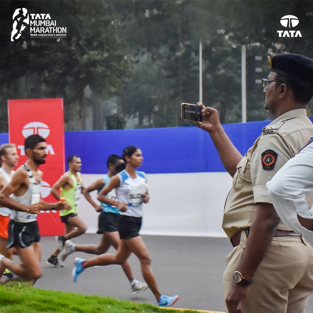 TataMumMarathon's tweet photo. The only time when you don’t get a ticket for over speeding at this junction! 😉
#TMM #FlashbackFiday. https://t.co/x44scQiQD3