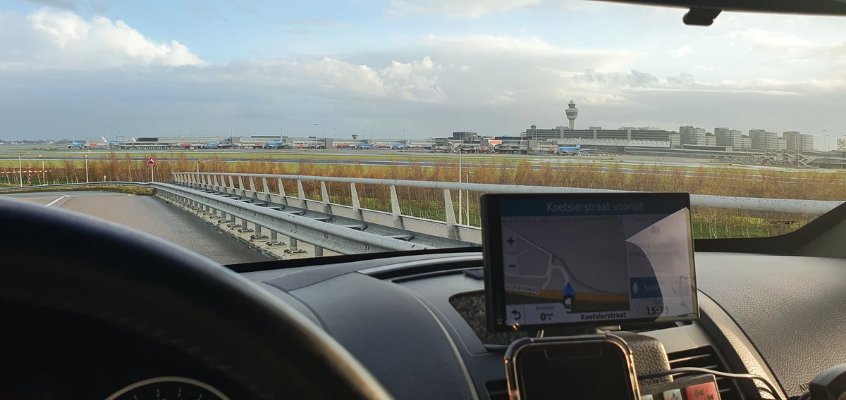 RKleineDeters's tweet photo. Vanmiddag ja de briefing even ingemelden bij OC NH en OPS Kmar als NH08.65 en dan kunnen we de BBS surveillance @Schiphol en @haarlemmermeer aanvangen. Samen met @KMar_PenB_SPL en @POL_Hmeer zorgdragen voor de veiligheid en handhaving in het gezamelijk werkgebied. #blauwebrug https://t.co/7dKpJVReXx