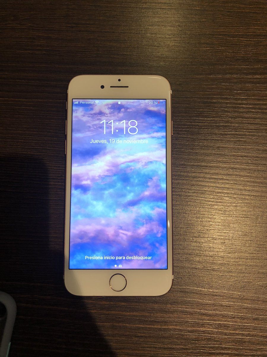 PalomiCoral's tweet photo. Necesito vender mi iPhone 7, tiene pocos meses de uso, no tienen ningún detalle y esta en excelentes condiciones ❤️ Por solo 1.000.000 de gs. Porfavor se agradece el Rt. https://t.co/oBf7qb3cgG