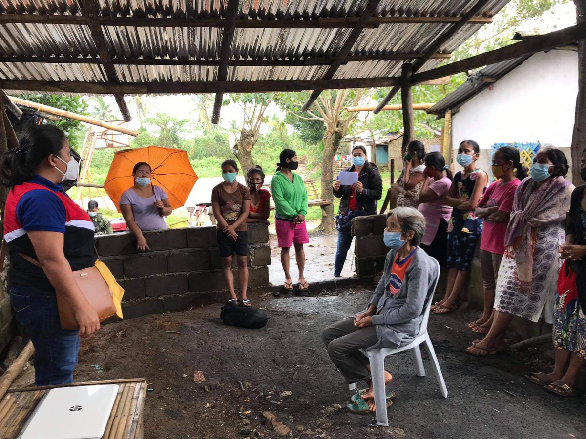 secondlpmfc's tweet photo. Kaisa sa selebrasyon ng Ika-30 National Children's Month, Ang miyembro ng 2nd LPMFC kasama ang MSWDO Cavinti maging ang mga kananayan sa Sitio Bato Brgy. Lumot Cavinti, Laguna ay sabay sabay na na namumpa ng Panatang Makabata.

Sapagkat ang lahat ng bata ay Mahalaga ❤ https://t.co/Qk8zNb1XWJ