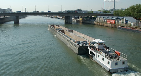 La #logistique urbaine fluviale : un guide du #Cerema
▶ Quels intérêts du #transport fluvial urbain de marchandises? Comment évaluer les coûts? 
Quels leviers d'action pour les #CollTerr?
▶ Les réponses dans ce document 
cerema.fr/fr/actualites/…