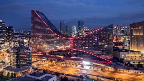 Bu binanın tepesinden kaymak her Ankaralı'nın hayalidir.