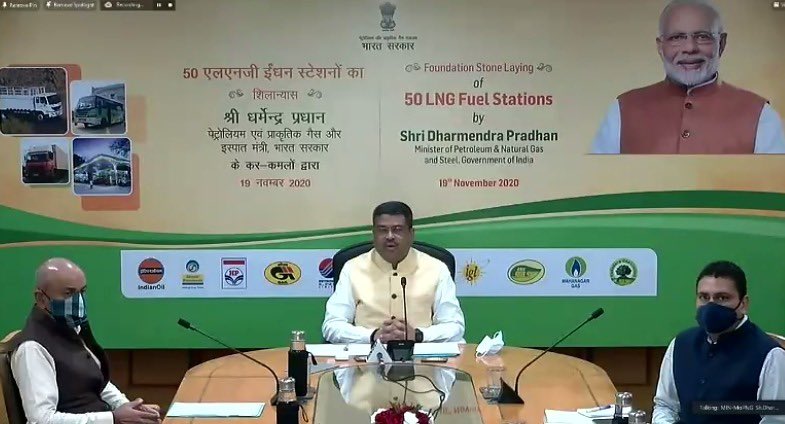 IndianOilcl's tweet photo. Foundation stone of India’s first 50 LNG stations was laid by @dpradhanbjp, Hon'ble Minister @PetroleumMin today in presence of @ChairmanIOCL &amp; other dignitaries. IOC has committed to setting up 20 #IndianOil LNG stations.
This is a major leap for India towards gas based economy. https://t.co/CC6dC3EYJy
