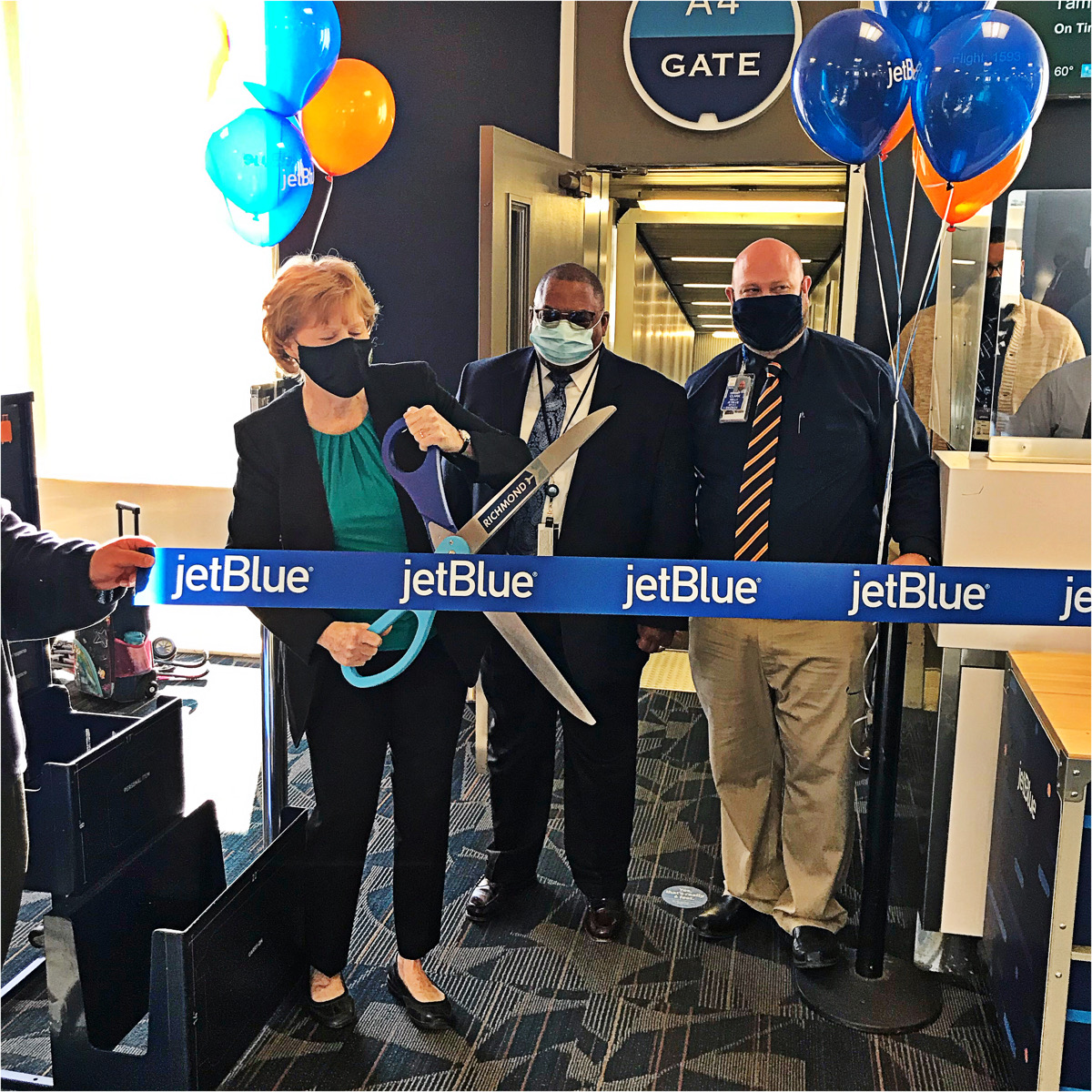 Flack4RIC's tweet photo. This morning, @JetBlue, CRAC Chairman Patricia O'Bannon, and Airport CEO Perry Miller, were pleased to celebrate flight #1593, the airline's inaugural departure from Richmond to @FlyTPA. #HolidayGetaway https://t.co/vPCYRExOW1