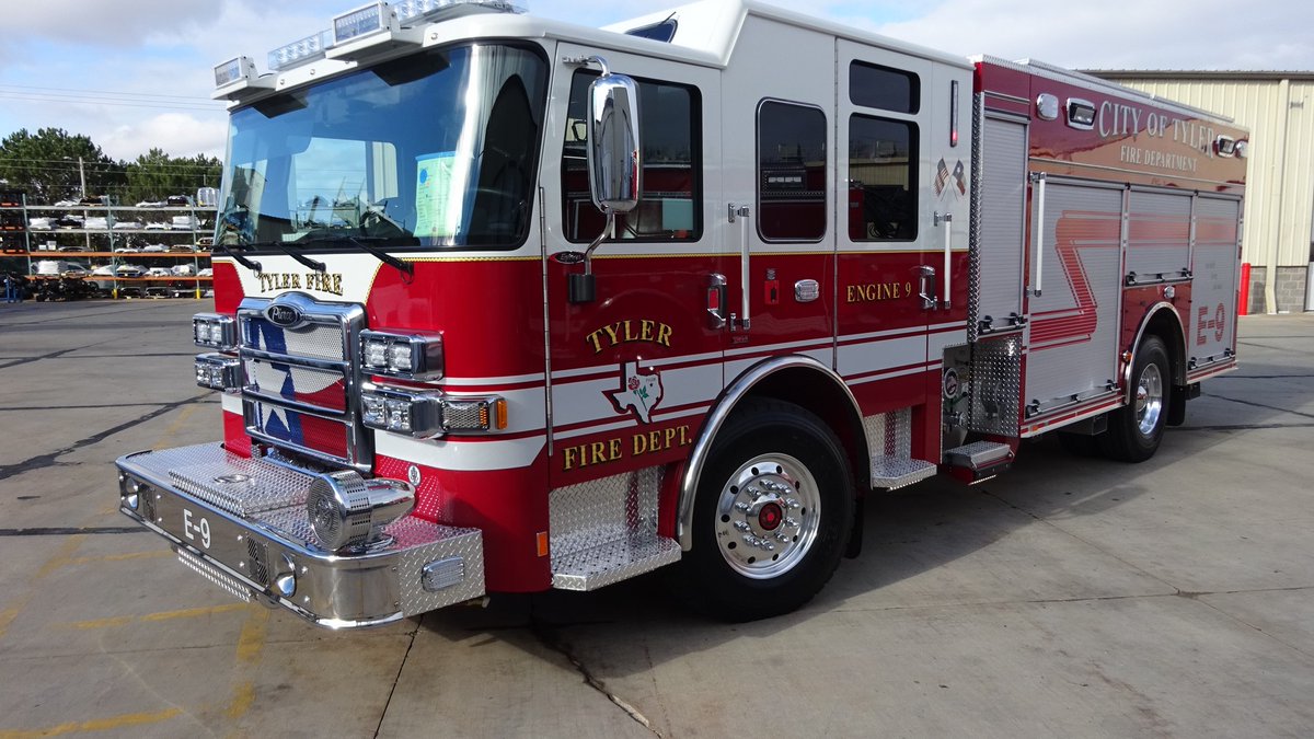 SiddonsMartin's tweet photo. The City of Tyler Fire Department is slated to welcome another #PierceEnforcer PUC Pumper into service very soon! Engine 9 is built with 750 gallons of water and the Pierce PUC 1500 GPM pump. Thank you Tyler (TX) FD for again choosing @PierceMfg! @TylerFireDept #txfire #tylertx https://t.co/yggpjykz6m