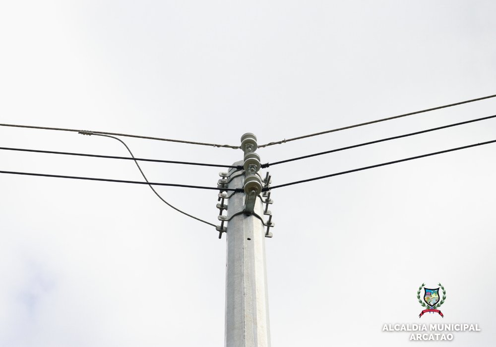 ArcataoSv's tweet photo. 👨🏻‍🔧👷🏻| ¡Seguimos trabajando por mejorar las condiciones de vida de las familias Arcataenses!

Recientemente finalizamos con el proyecto de Introducción de Energía Eléctrica en la lotificación Las Lajitas y la ampliación de tendido eléctrico en el cantón Cerro Grande. https://t.co/K5c2ek2ZDl