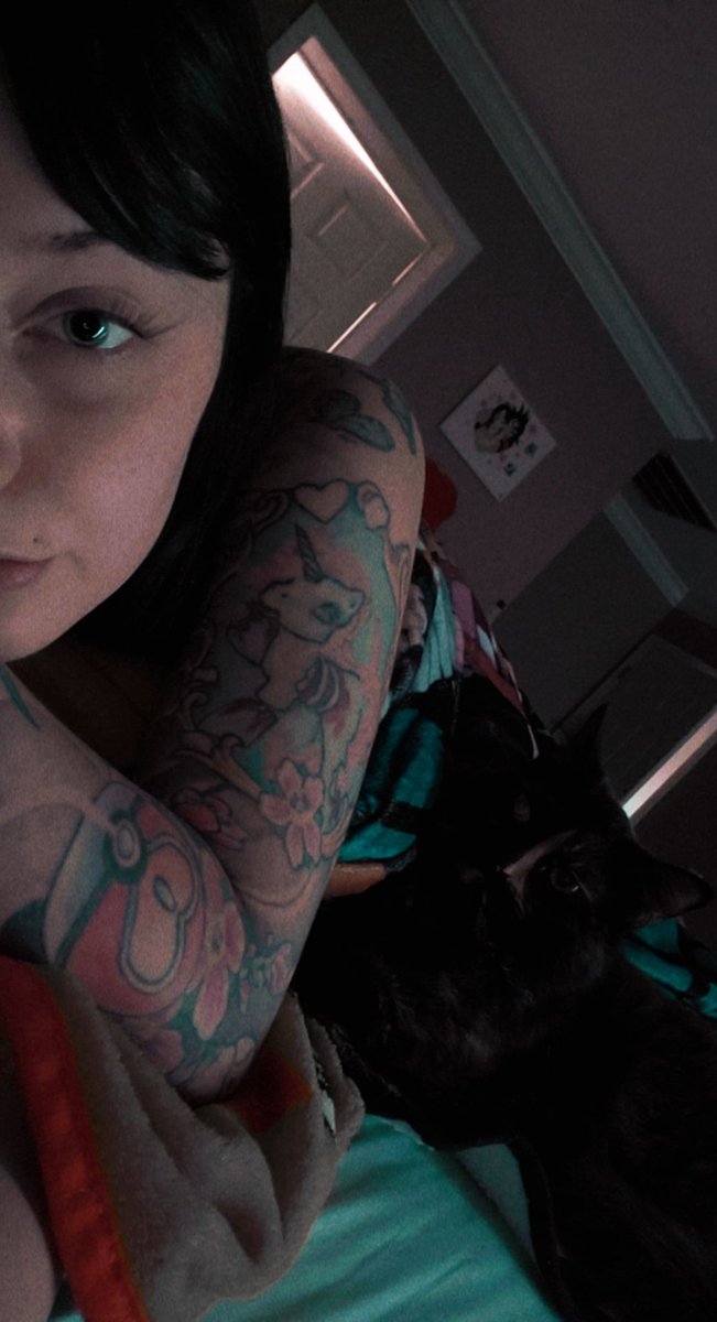 toozelda's tweet photo. I'm not getting out of bed today, I feel so absolutely anxious im still shaking I hate it. https://t.co/LbtO6hggHe