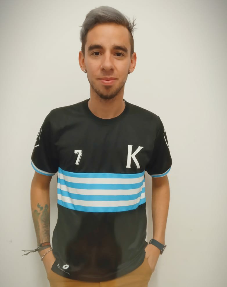 KtungaFC's tweet photo. ¡INTERNAS!

Dirigentes del Ktu se habrían enterado por terceros que el presidente @JoseCumba estaría armando un equipo de f5 (por medio de @Genesis91_3) en el que no solo serie el presidente, si no que también seria jugador...

SE VIENE LA RENUNCIA DEL PRESI? https://t.co/z3PasK9zrG