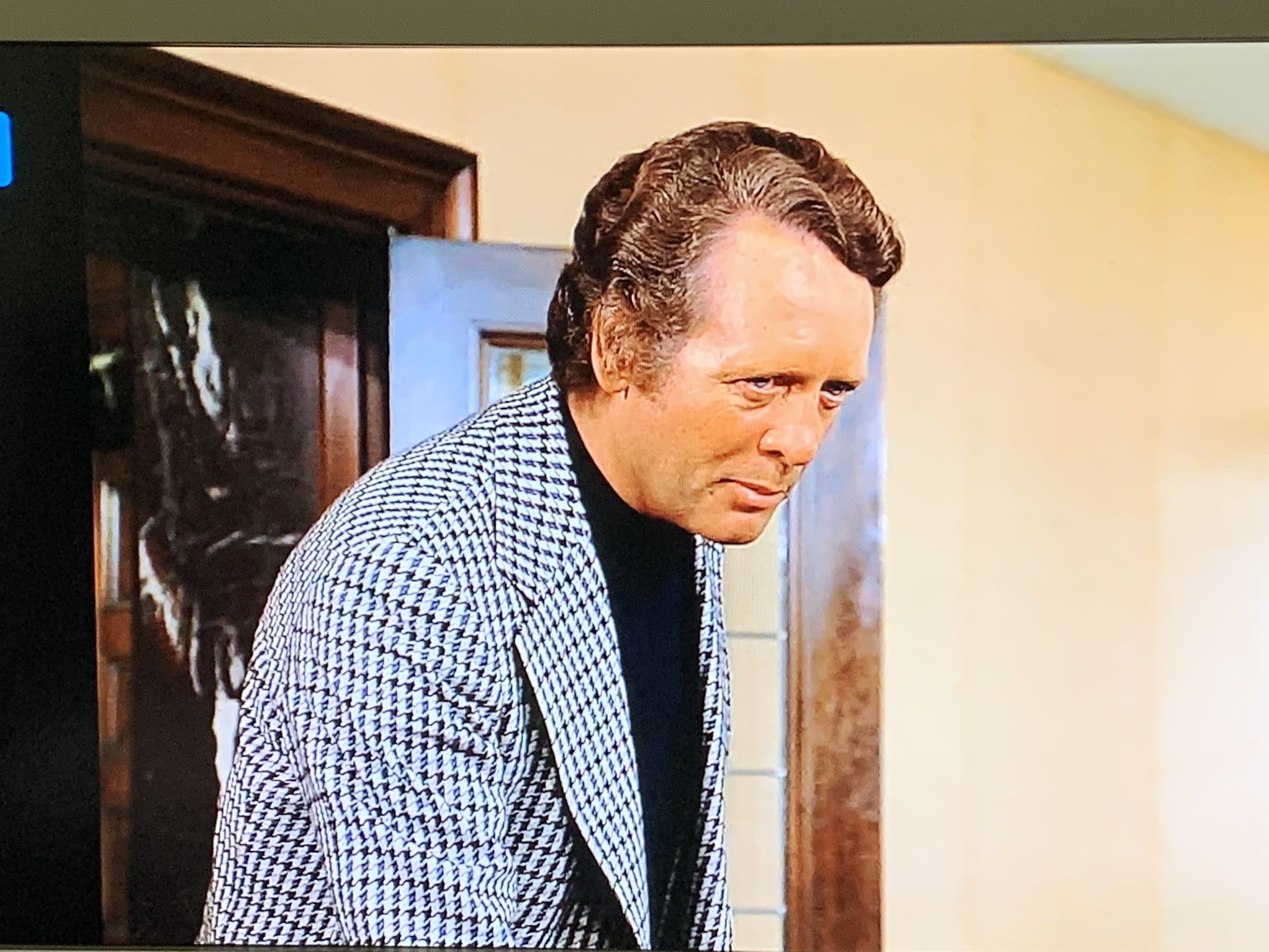 Twitter 上的 春田 修 Hal パトリック マクグーハンは プリズナーno 6 が最高だがコロンボの犯人役が気に入り ピーター フォークと懇意に 実に楽しそうに犯人を演じてる 監督もこなすコロンボ史上屈指のゲストスターなのは間違いないです 葉巻きの扱いも自然で