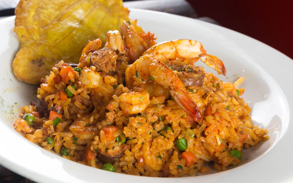 Guiso de carne o pescado cocinado a fuego lento Guiso de carne o pescado cocinado a fuego lento