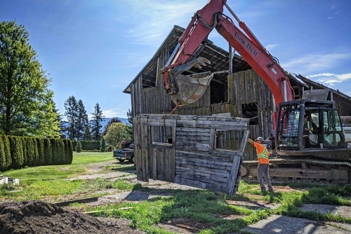 westerninvestor's tweet photo. Demolition recycler sweeps Dragon’s Den https://t.co/kSSDYcAIuo #Unbuilders #Recycle #GreenEconomy https://t.co/W5sv2ujgzK