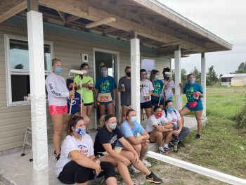 KeiserU's tweet photo. #KeiserUniversity's softball team went to work, painting walls and hanging vinyl siding in Glades county. The team is thankful to volunteer with Habitat for Humanity to bring hope this holiday season. #KeiserFlagship #KeiserCares
https://t.co/P7JakCP5la https://t.co/e2VOE2woPA