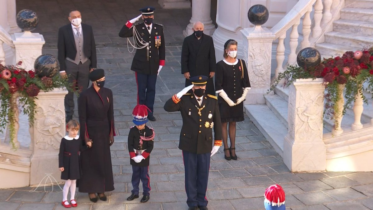 FondationMonaco's tweet photo. #FeteNationale SAS le Prince Albert II et Sa Famille sont accueillis dans la Cour d'Honneur du Palais pour le début des cérémonies officielles.
- 
#FondationMonaco #Monaco #CIUP https://t.co/Abmk5WplN0