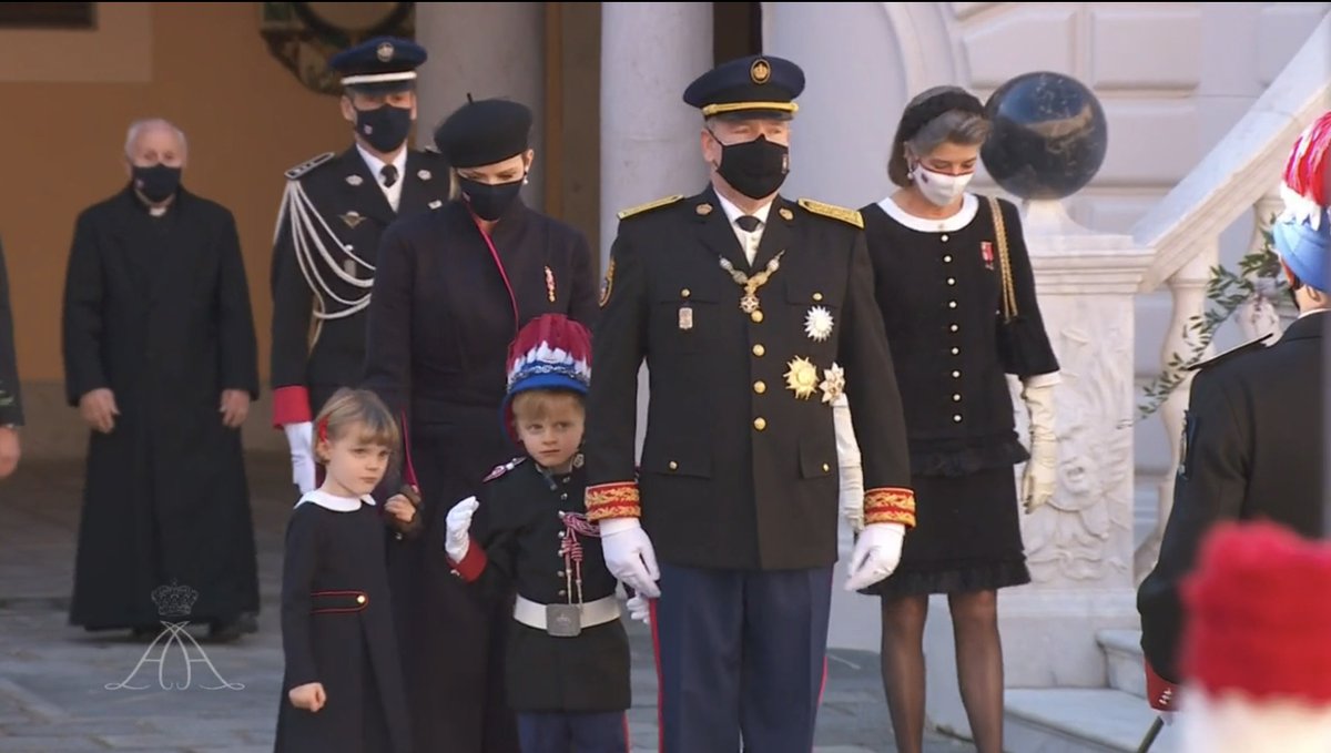 FondationMonaco's tweet photo. #FeteNationale SAS le Prince Albert II et Sa Famille sont accueillis dans la Cour d'Honneur du Palais pour le début des cérémonies officielles.
- 
#FondationMonaco #Monaco #CIUP https://t.co/Abmk5WplN0