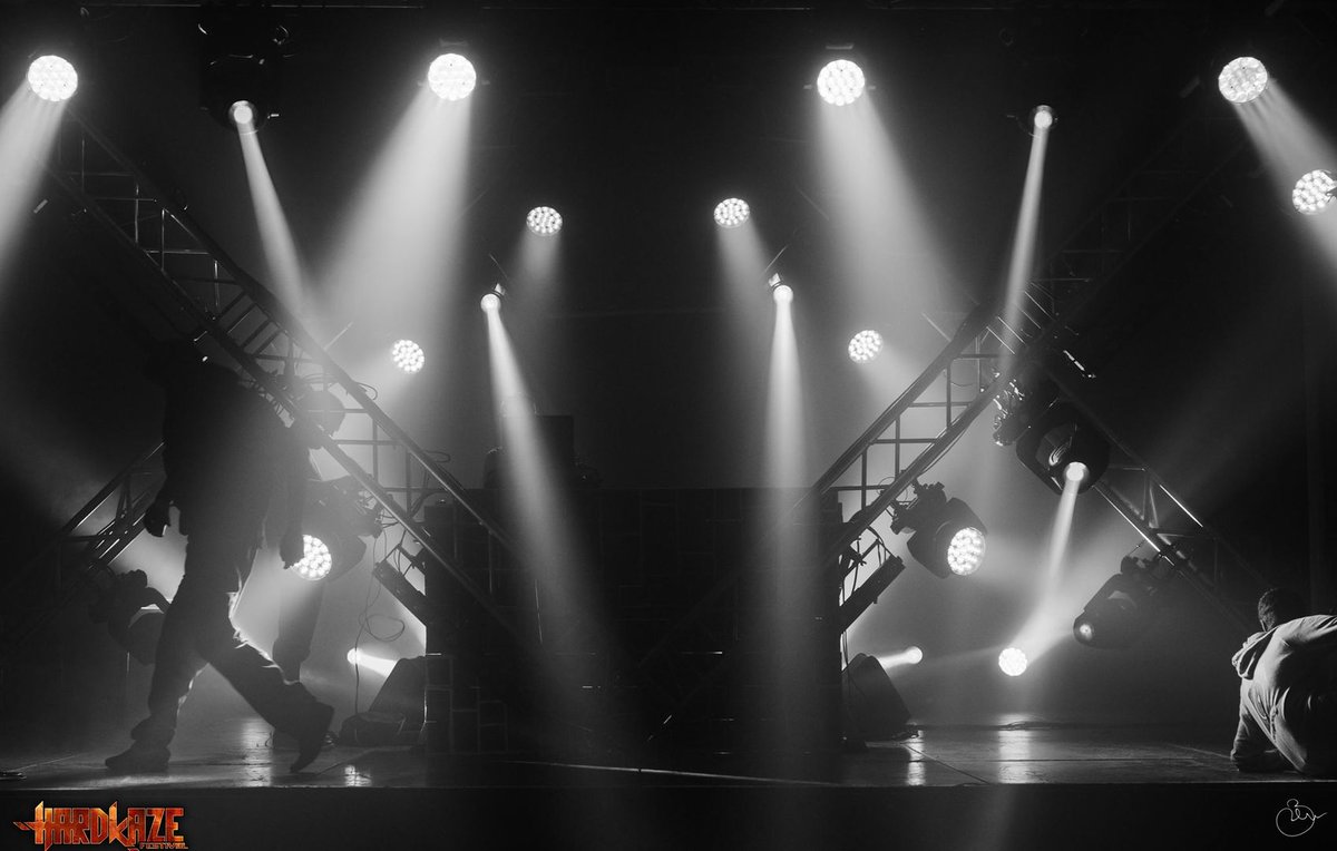 Hardpulz's tweet photo. Petite image souvenir de la toute première édition du @Hardkazefest ⚔️
On organisait la petite scène avec un joli plateau, et on pense fort à toute l'équipe et les personnes rencontrées là ! Qui était là en 2018 ? ✋
#Hardkaze #Hardpulz #Hardstyle https://t.co/iRcaxuarIU
