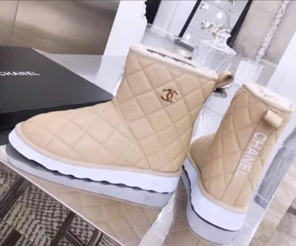 queen_phire's tweet image. Fuck a pair of UGGs 🗣️ I Need These 🥴😍😍😍😍
