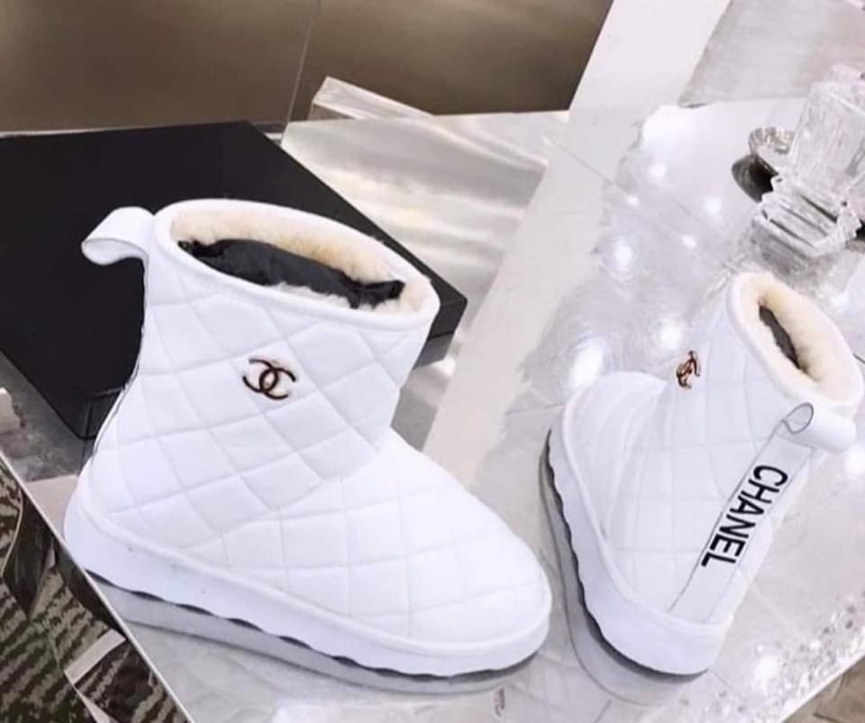 queen_phire's tweet image. Fuck a pair of UGGs 🗣️ I Need These 🥴😍😍😍😍