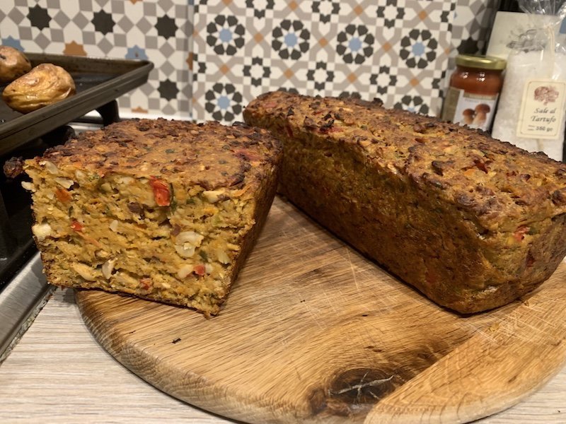 I've been making nut roasts all year round, but most people only think about it as a Christmas meal. Practice makes perfect. #nutroastrecipe #veggiexmas #vegetarian

cakebakerecipes.com/recipes/christ…