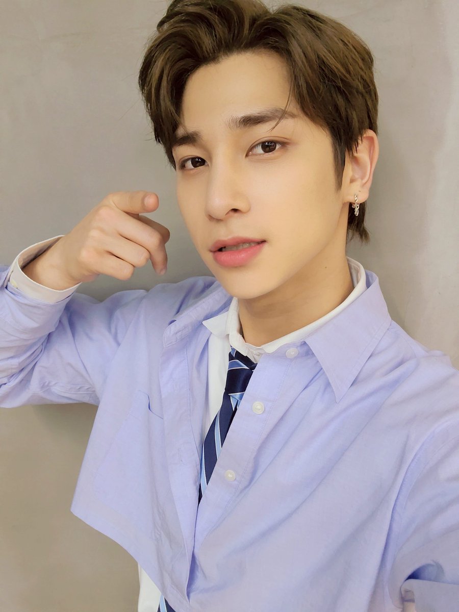 BAE173_member's tweet photo. [#한결]
안녕하세요 팬 여러분 한결이에요
오늘 저희 BAE173의 데뷔를 축하해 주시고 너무나도 많은 관심 가져 주셔서
데뷔 쇼케이스를 행복하게 끝낸것 같아요 그래서 기분이 너무너무 좋아요ㅎㅎ
항상 좋은 일만 가득 하시고 앞으로 BAE173과 행복한 일 많이 만들어용!!!❤❤
#BAE173 #비에이이173 https://t.co/nj2xW6IMV0