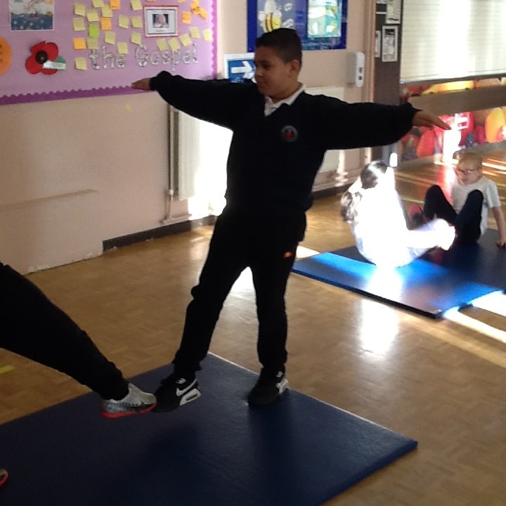SoulsSchool's tweet photo. n Year 5 we have been working with Mrs. Corrigan and Coach Dylan 
@GetSportsActive
 on our counter-balancing. We have been very creative thinking about 1,2 &amp; 3 point balances and supporting each other. Don’t they look GREAT! #pe #learningisfun #getactive https://t.co/PuKdBzBYlC