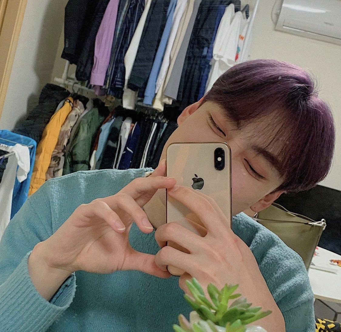jisungseyo's tweet photo. [INSTAGRAM UPDATE]

#TAESEON 
I love it☂️
#ashviolet

@yts000917 

#태선 https://t.co/E2ZFy5uYTE