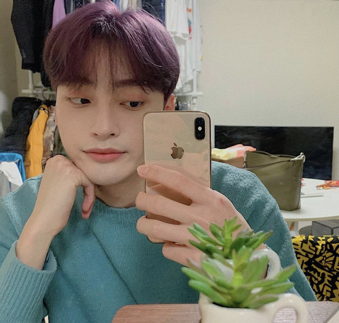 jisungseyo's tweet photo. [INSTAGRAM UPDATE]

#TAESEON 
I love it☂️
#ashviolet

@yts000917 

#태선 https://t.co/E2ZFy5uYTE