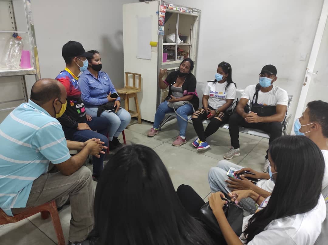 GabrielFrancoJ's tweet image. 🚩 | Desde las instalaciones del Terminal de Pasajeros San Félix, nos reunimos con el Colectivo Socialista de Transporte en Venezuela, con el fin de escuchar las propuestas en materia de transporte; rumbo a garantizar la victoria éste #6D.

#VenVamosJuntos6D
#CLAPEnVanguardia