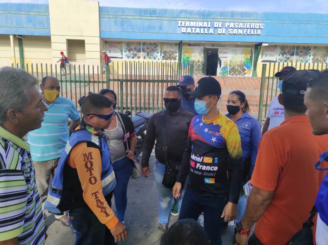 GabrielFrancoJ's tweet image. 🚩 | Desde las instalaciones del Terminal de Pasajeros San Félix, nos reunimos con el Colectivo Socialista de Transporte en Venezuela, con el fin de escuchar las propuestas en materia de transporte; rumbo a garantizar la victoria éste #6D.

#VenVamosJuntos6D
#CLAPEnVanguardia