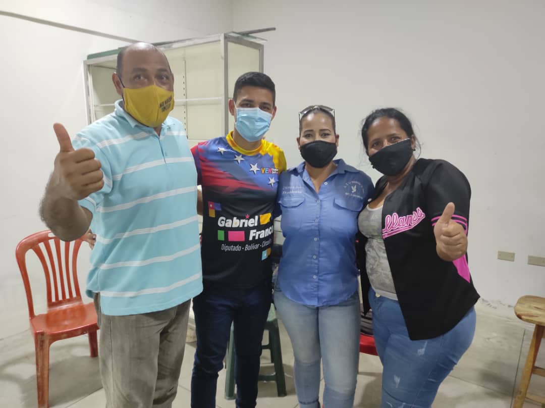 GabrielFrancoJ's tweet image. 🚩 | Desde las instalaciones del Terminal de Pasajeros San Félix, nos reunimos con el Colectivo Socialista de Transporte en Venezuela, con el fin de escuchar las propuestas en materia de transporte; rumbo a garantizar la victoria éste #6D.

#VenVamosJuntos6D
#CLAPEnVanguardia