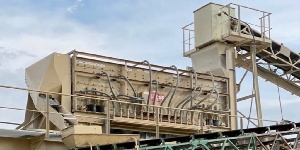 KPIJCI_AMS's tweet image. Our equipment ships worldwide! Crushing and Screening Services recently helped us provide this 6’x20’ triple deck horizontal screen to a customer in Cyprus. #Astec #OneAstec #horizontalscreen #screening #aggregate #aggregateindustries   
📸 Crushing and Screening Services