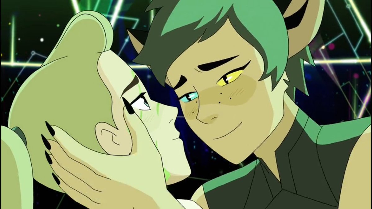 ADORAGRYFFINDOR's tweet photo. every sec of catradora kiss scene: a thread https://t.co/IjpR5nG7sN