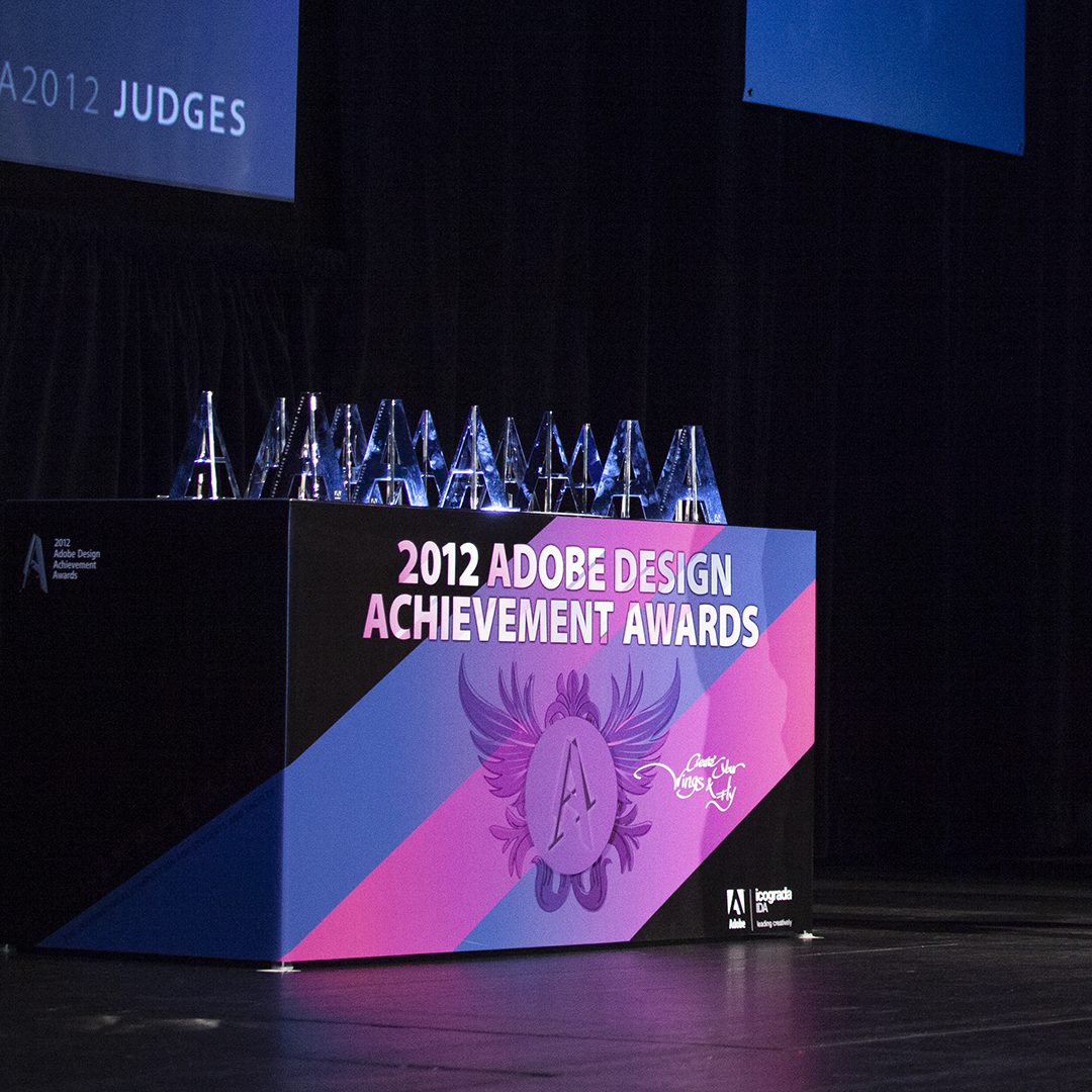 labor_digital's tweet photo. Einblick in den kreativen Schöpfungsprozess für das Key Visual der ADAA 2012. 👀 Mathias und Stephan haben ganze (Hand)Arbeit geleistet - oder was meint ihr? 💪 

#throwback #tb #tbt #visual #adobe #adobedesignachievementaward #adobedesign #keyvisual https://t.co/yWCE3NiB8v